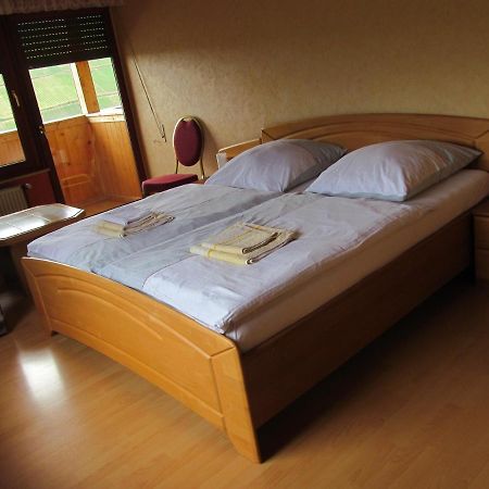 Pension Simon Hotel ไรล์ ภายนอก รูปภาพ